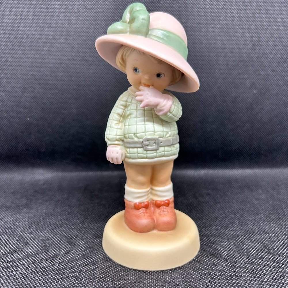 Memories of Yesterday "Blowing a kiss to a dear I miss" Membership figurine